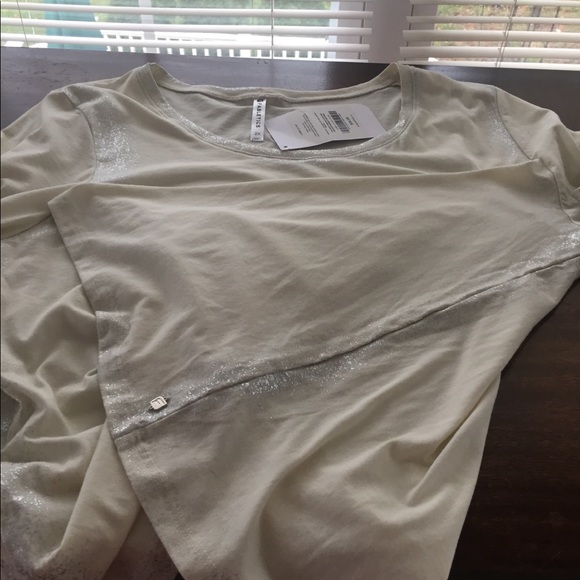 Fabletics long Sleeve Laurel creme and silver top - Picture 5 of 8
